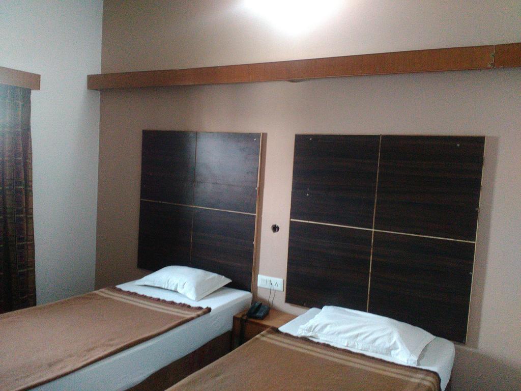 Hotel Ajaya Varanasi Værelse billede