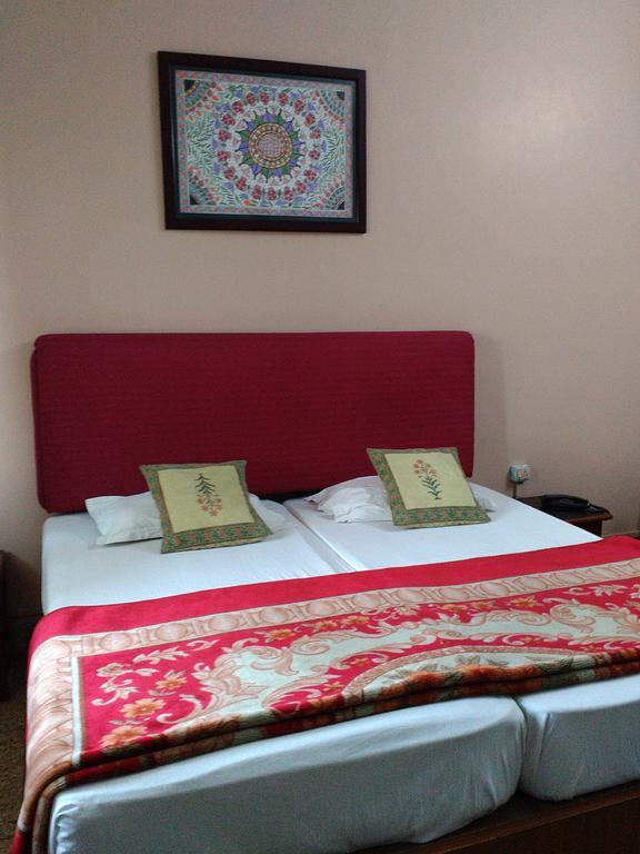 Hotel Ajaya Varanasi Værelse billede