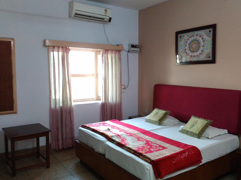 Hotel Ajaya Varanasi Værelse billede