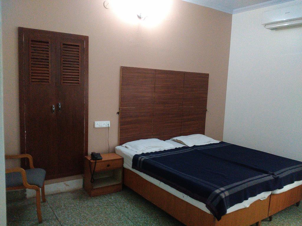 Hotel Ajaya Varanasi Værelse billede