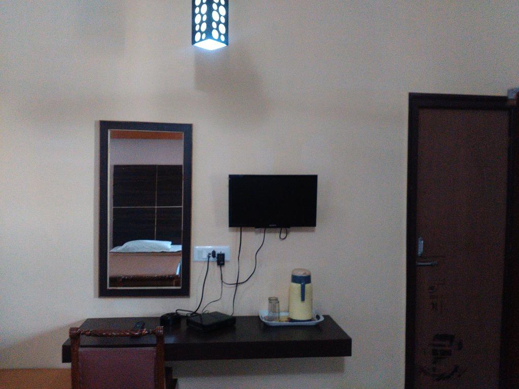 Hotel Ajaya Varanasi Værelse billede