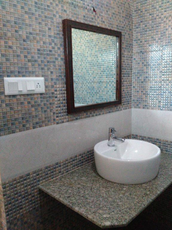 Hotel Ajaya Varanasi Værelse billede