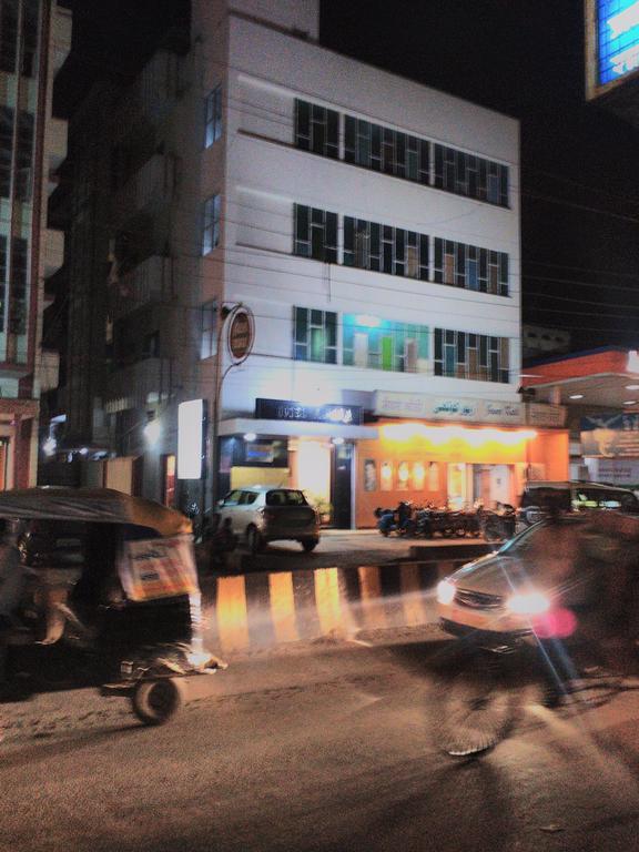 Hotel Ajaya Varanasi Eksteriør billede