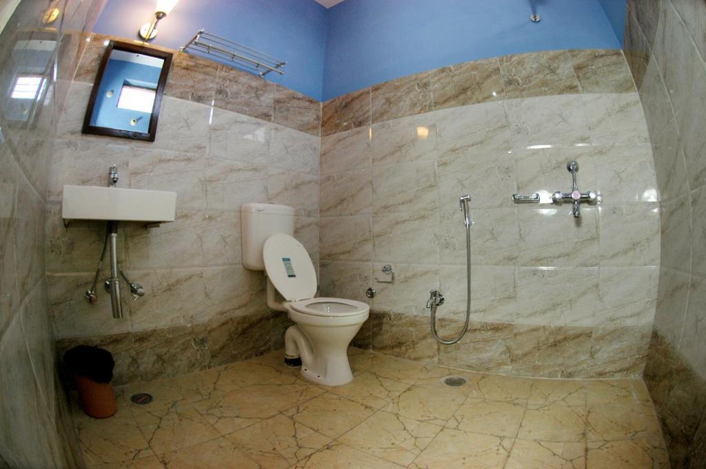 Hotel Ajaya Varanasi Værelse billede