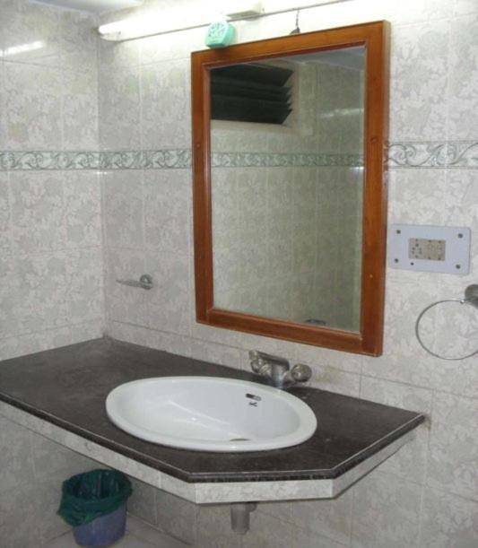 Hotel Ajaya Varanasi Værelse billede